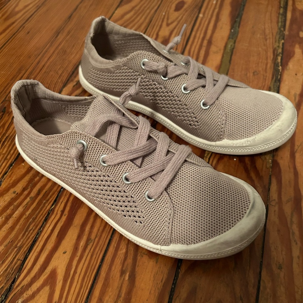 Madden Girl Women’s Bailey-K Sneakers Size 7.5 (light pink-ish)